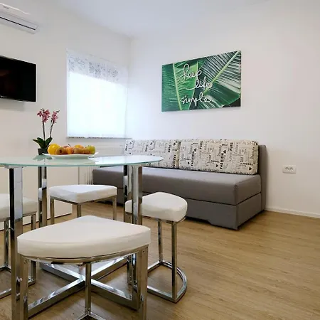 Apartment Joy Tour As With Free Private Parking *